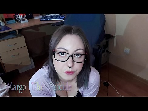 ❤️ Sexy meisje met bril zuigt Dildo diep op camera ❤ Sluts at us ❤